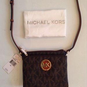 NEW WITH TAG MICHEAL KORS FULTON CROSSBADY